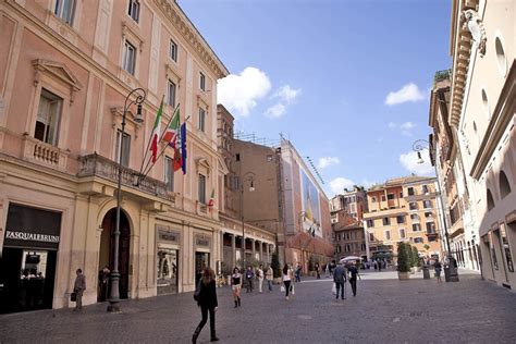 ysl roma piazza san lorenzo in lucina|Saint Laurent Roma orari di apertura PIAZZA DI SAN LORENZO .